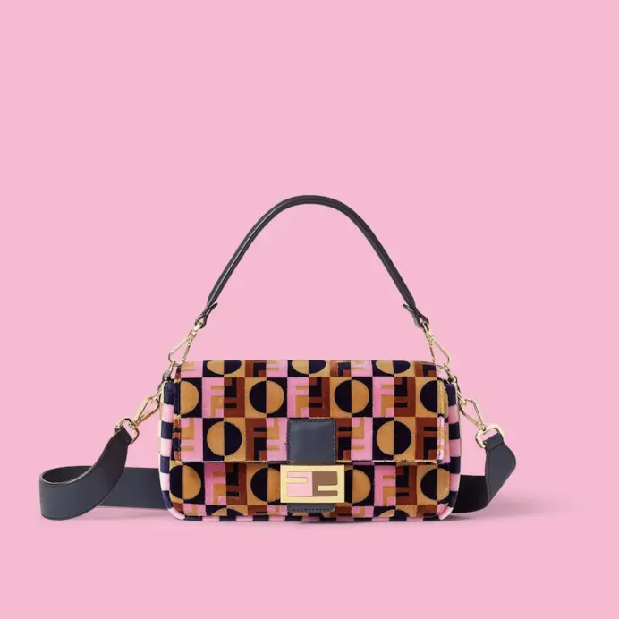 Emily in Paris 5 x Fendi